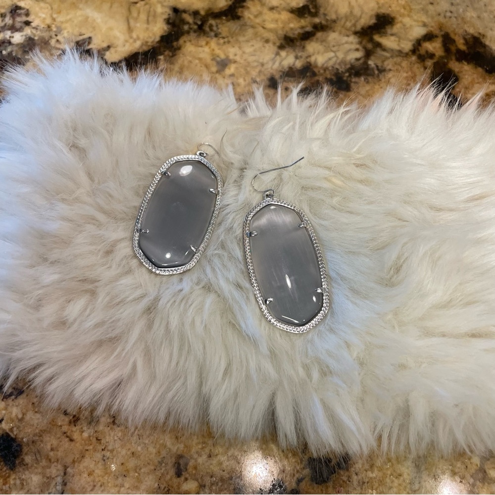 Kendra Scott Elle earrings in silver / silver tone